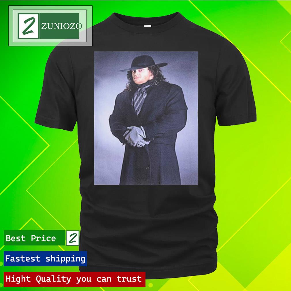 Official the Undertaker Arms Crossed Studio Portrait T-Shirt